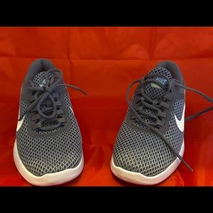 Womens Nike size 9 LunarConverge Running Shoes